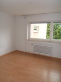 Sehr schöne  sonnige 2-R-Wohnung  in Helmstedt,  Hochhaus; im 2.OG ; ca. 65 m² mit BLK. und EBK. 57974