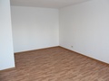 Bischofsheim. Schickes Appartement mit Balkon, Einbauküche, Garage, Hausservice. S-Bahnnähe. 672636