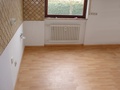 Neuwertige, ruhige Wohnung mit neuem Bad, Balkon, Stellplatz, am Ortsrand von Ilbenstadt. S-Bahnnähe 73572