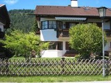 Wallgau, 3 Zi.- Wohnung mit Blick auf das Karwendelgebirge in gepflegtem 5-Fam.-Haus. 99