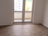 Sonnige preiswerte 3-R-Wohnung im 4.OG  san.Plattenbau ca. 60m²; gefl. Bad mit Dusche mit Balkon ! 670220