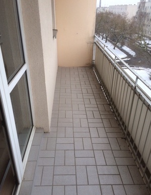 Sonnige preiswerte 3-R-Wohnung im 4.OG  san.Plattenbau ca. 60m²; gefl. Bad mit Dusche mit Balkon ! 670222