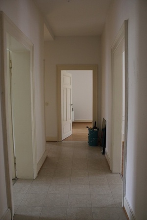 Schöne 5-Zimmer Altbauwohnung mit Balkon 373024