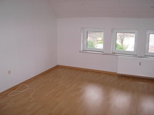 Schöne 4 Zimmer Wohnung mit Balkon 7147