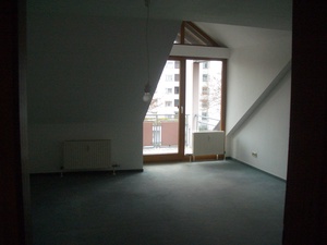 2,5 Zimmer DG Wohnung 30368