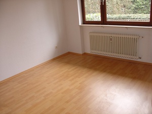 Neuwertige, ruhige Wohnung mit neuem Bad, Balkon, Stellplatz, am Ortsrand von Ilbenstadt. S-Bahnnähe 73575