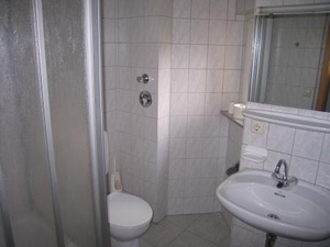 Schöne 2-Zimmer Wohnung mit Einbau 4616
