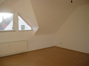 Nette DG-Wohnung (2 Zimmer) 9725