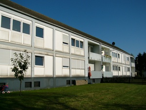 Lichtdurchflutete 4-Zimmer-Wohnung mit Balkon und Garage 27855