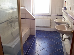 Schöne  preiswerte helle  4-R-Whg. in Magdeburg - Salbke   ca.90  m², 1.OG  mit  Wanne u.Dusche 59854