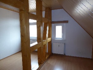 !!! Familie mit Kind - hier ist eine sehr preiswerte und geräumige DG-Wohnung !!! 695429