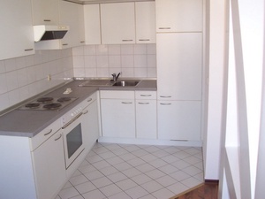 Ruhige  sonnige 2-R-Wohnung  in Magdeburg-Buckau , im  3.OG  ca. 61  m², Bad mit Dusche ,EBK 76983