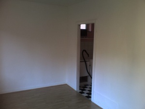 1 Zimmerwohnung mit Küche und Balkon an der Grenze von Südstadt und Kessenich (1. OG), teilmöbliert, ab 15.04. 77512