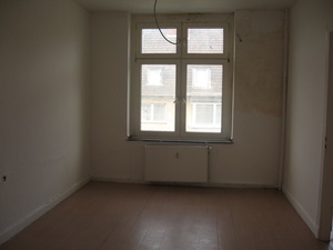 2 Zimmer Wohnung ab sofort zu vermi 3936