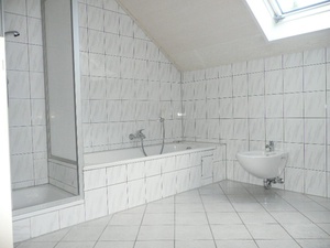 WOHNTRAUM in Eschenhahn: 3,5 ZKB MAISONETTE, kl. WE mit TGL-Dusch-Wannenbad, Sonnenbalkon, Bj. 1997 66150