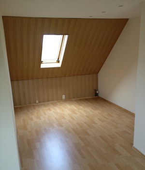 Nachmieter gesucht ! schöne  3-R.Whg ca. 85m² mit EBK und Bad mit Rundbadewanne/ Dusche mit Fenster. 465456