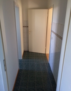 Sonnige preiswerte schöne 4-R-Wohnung im 3.OG mit großen Südbalkon Balkon zu vermieten ! 676505