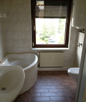 Nachmieter gesucht ! schöne  3-R.Whg ca. 85m² mit EBK und Bad mit Rundbadewanne/ Dusche mit Fenster. 465454