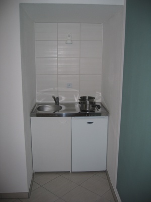 1 Zimmer, 15m², komplett renoviert, 9670