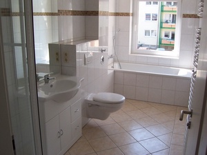 Nachmieter gesucht ! schöne helle 4-R.-Whg, ca. 104m²,im EG Bad mit Wanne sowie BLK zu vermieten ! 676670