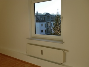 Großzügige frisch renovierte 4 Zimmer-Dachgeschosswohnung in zentraler Wohnlage 80239