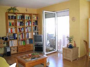 NETTE NACHBARN GESUCHT! Helle 2-Zi.-Whg. mit EBK, Gäste-WC und Balkon !! 167011