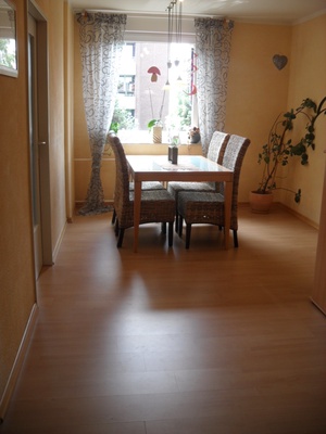 Helle 3 1/2 Zimmerwohnung mit Balkon 100647