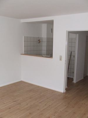 schöne helle Wohnung, kompl. renoviert, Toplage, Gartennutzung, ideal für Studenten oder Singles 73395