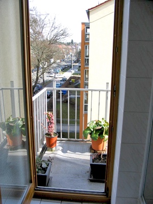 Neuwertige, möblierte 1 Zimmer Wohnung in Erlenstegen mit 2 Balkonen und Tiefgaragenstellplatz 50417