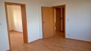 helle, frisch sanierte 2,5 Z-II.OG Wohnung mit großer Wohnküche 688758