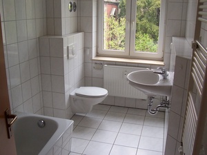 Wohnen im grünen ,helle sonnige 2-R- DG-Wohnung . ca.51 m²; san.Altbau Bad mit Wanne 192837