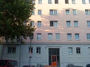 schoene 2-Zimmer Wohnung mit Balkon am Volkspark Friedrichshain 53103