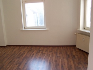 Ruhige  sonnige 2-R-Wohnung  in Magdeburg-Buckau , im  3.OG  ca. 61  m², Bad mit Dusche ,EBK 76988