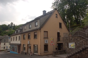 2-Familienhaus mit Ladenlokal/Büro 47519