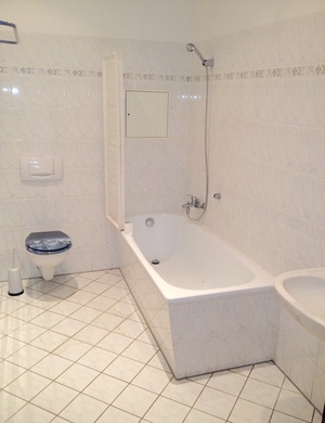 Preiswerte Kleine 2-Raum-Wohnung in MD-Stadtfeld Ost,ca 55 m², im 1.OG zu vermieten Bad mit Wanne ! 621425