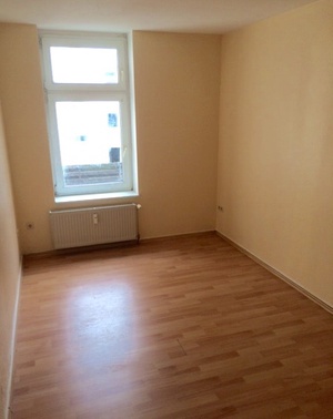 Preiswerte  freundliche 2-R-Wohnung. ca. 45m2 in MD-Neue-Neustadt ! zu vermietern ! 676627