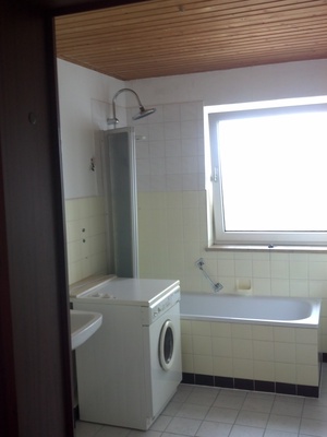 Etagenwohnung, 3 Zimmer, 74m², hochw. Küche, Stellplatz, courtagefrei 578344